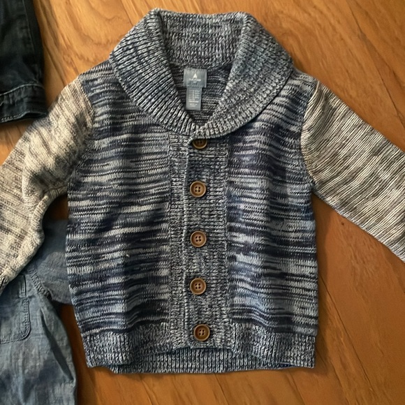 Bundle of baby boy name brand like new 3-12 months clothing: sweaters, jeans, - Picture 11 of 16